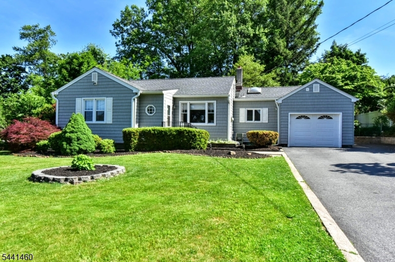 11 Mountain Ridge Dr