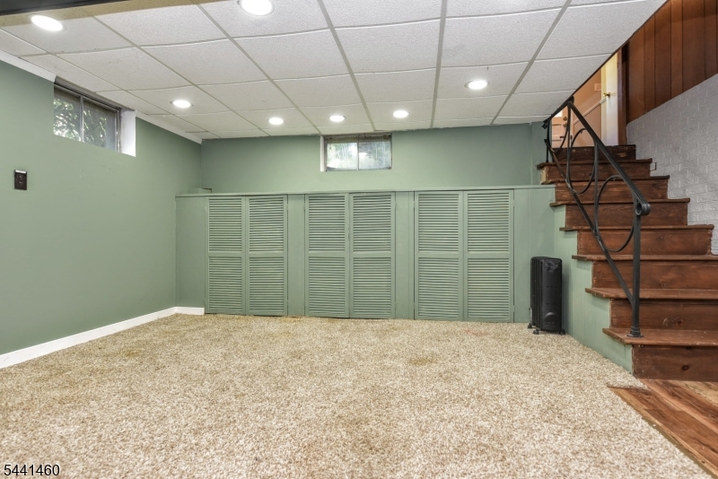 11 Mountain Ridge Dr