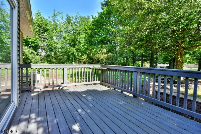 11 Mountain Ridge Dr