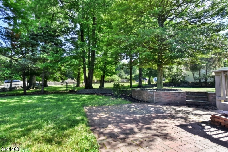 11 Mountain Ridge Dr