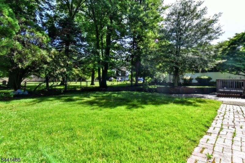 11 Mountain Ridge Dr