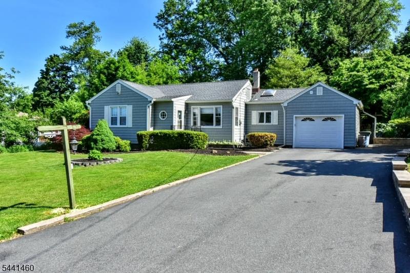 11 Mountain Ridge Dr