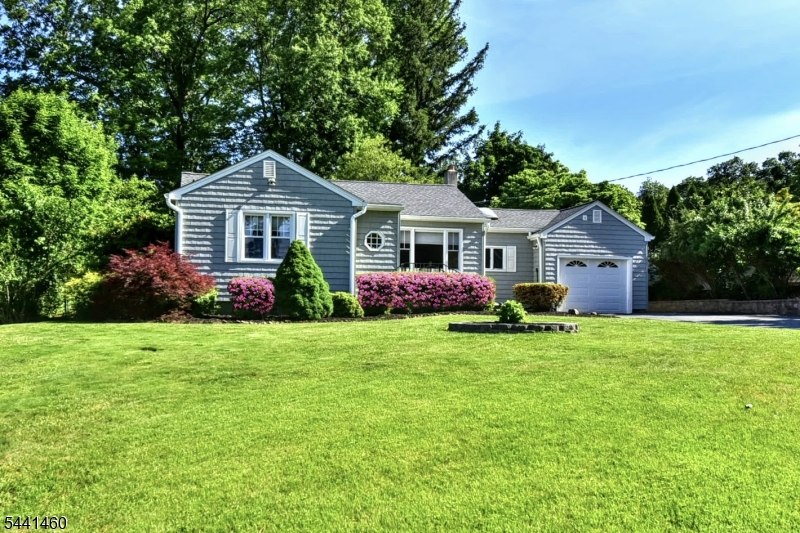 11 Mountain Ridge Dr