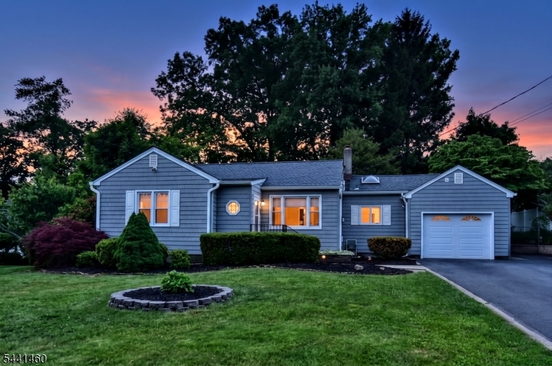 11 Mountain Ridge Dr