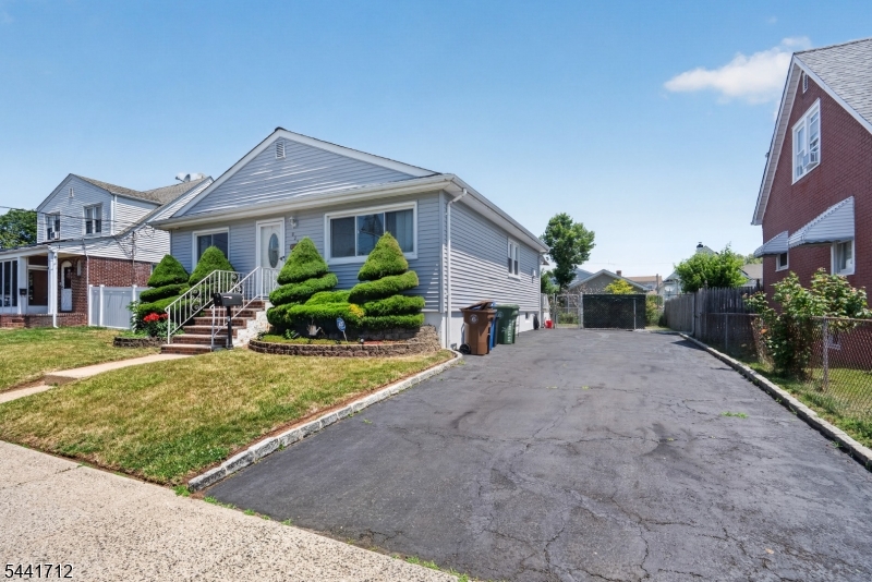 825 Mccandless Pl