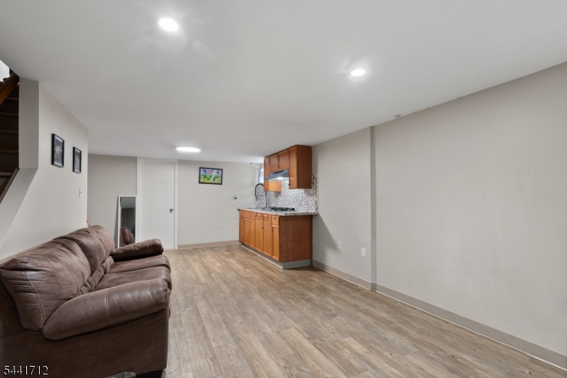 825 Mccandless Pl