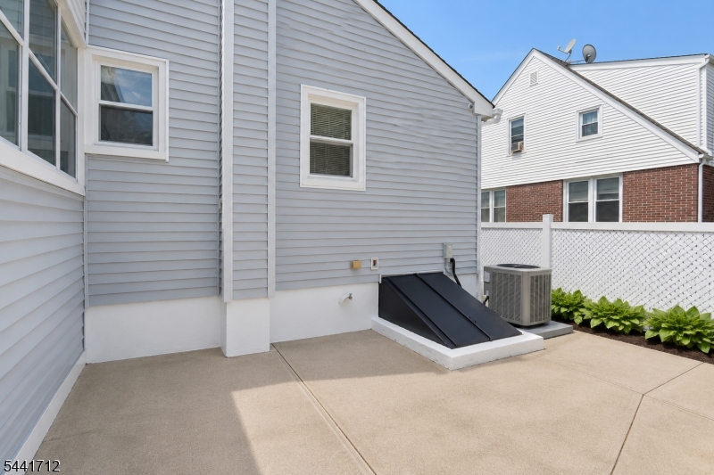 825 Mccandless Pl