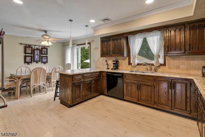 7 Glendale Ln
