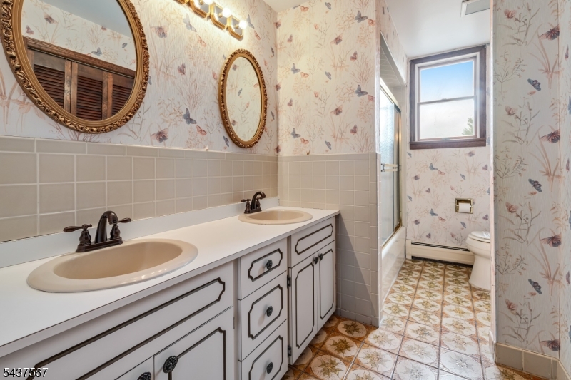 7 Glendale Ln