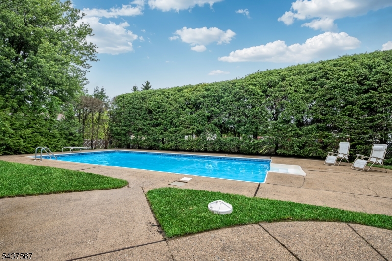 7 Glendale Ln