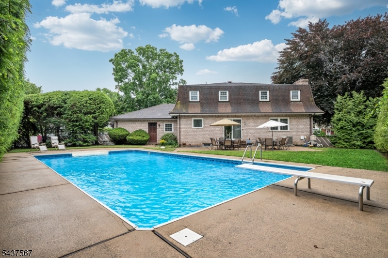 7 Glendale Ln