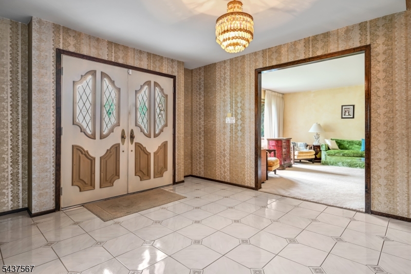 7 Glendale Ln
