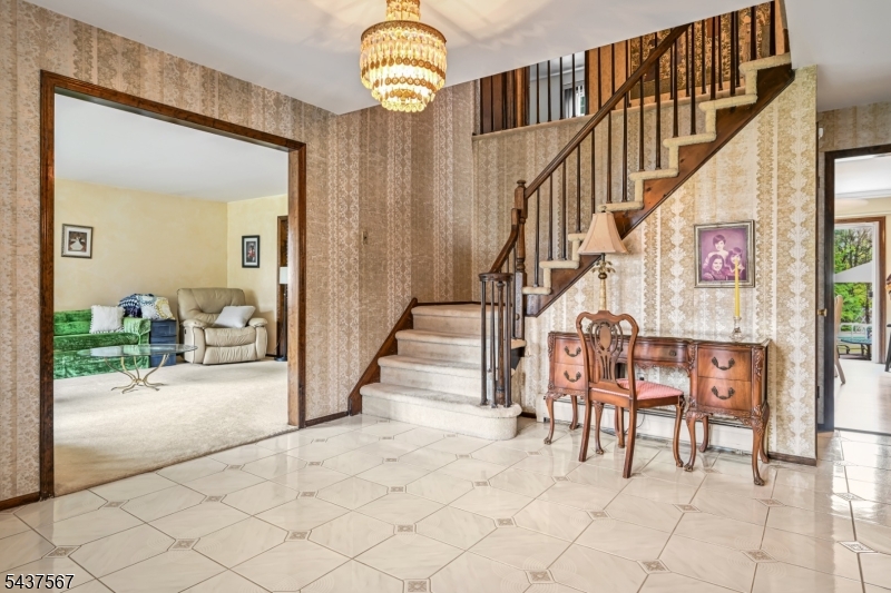 7 Glendale Ln