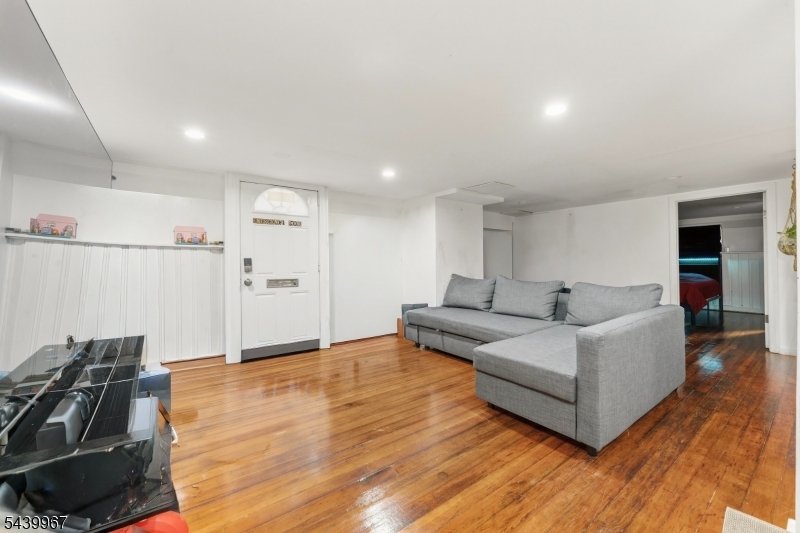 611 Sheridan Ave