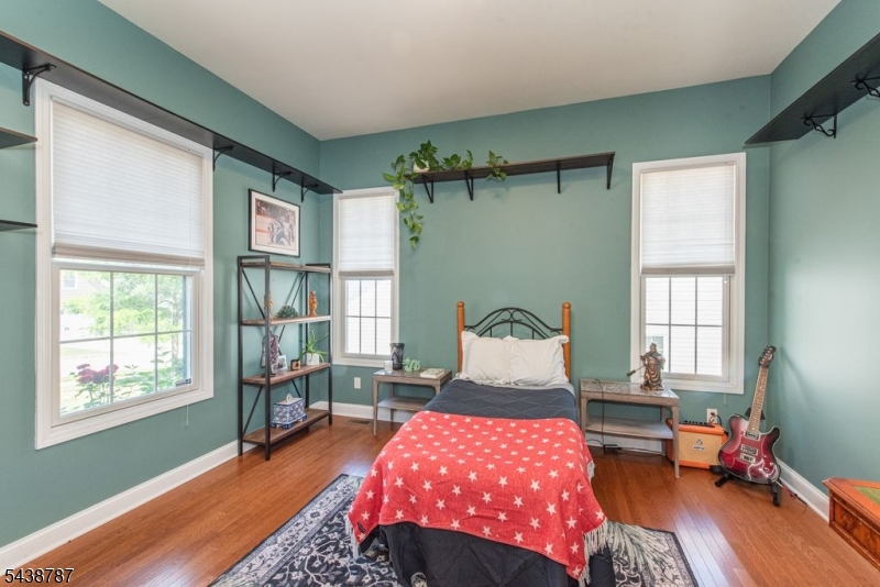 8 Bluffs Ct