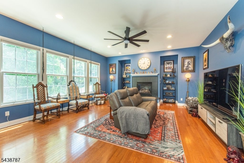 8 Bluffs Ct