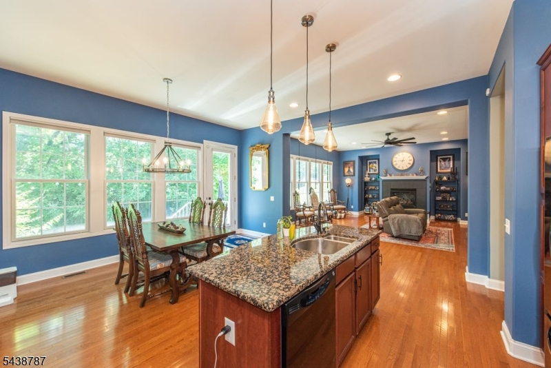 8 Bluffs Ct