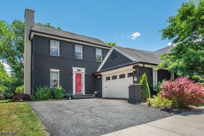 8 Bluffs Ct