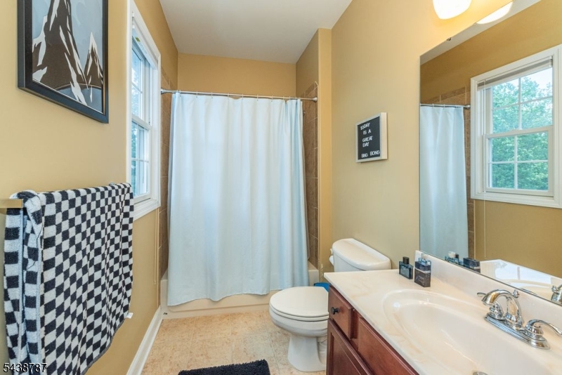 8 Bluffs Ct