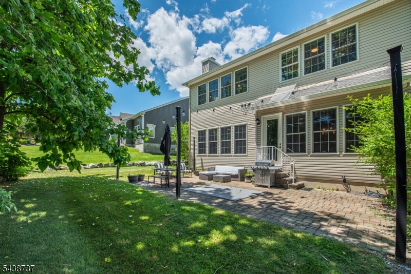 8 Bluffs Ct