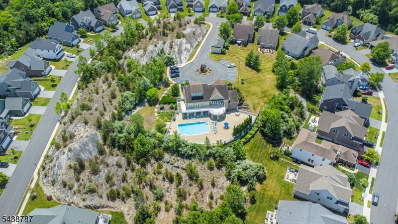 8 Bluffs Ct