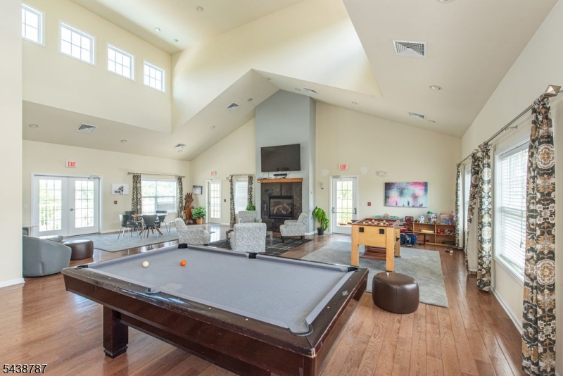 8 Bluffs Ct