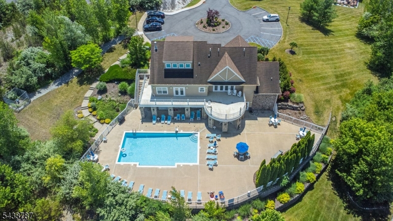 8 Bluffs Ct