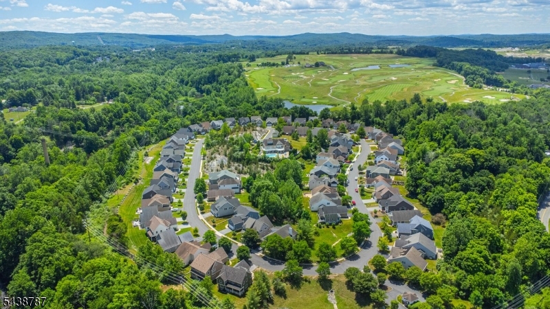 8 Bluffs Ct
