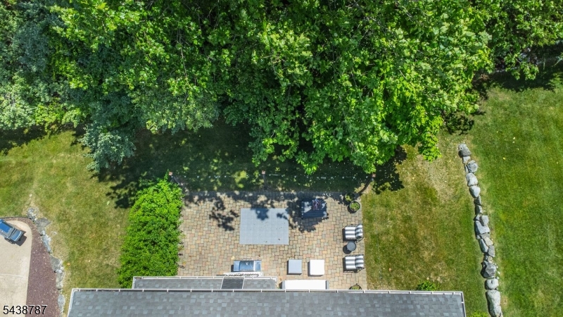 8 Bluffs Ct