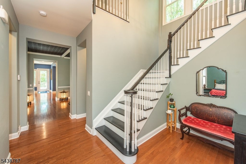 8 Bluffs Ct