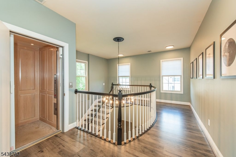 8 Bluffs Ct