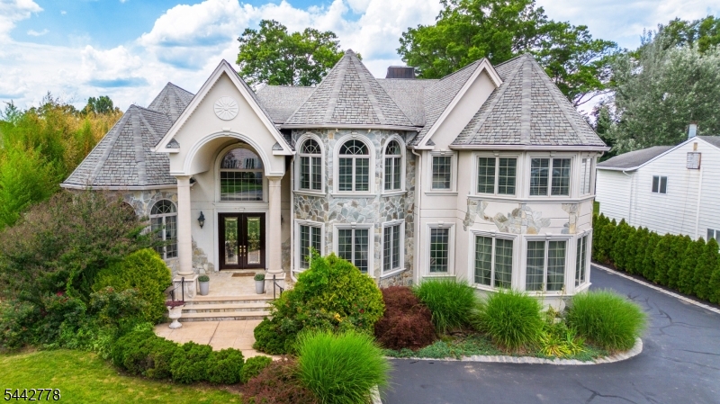 16 Cheri Ln