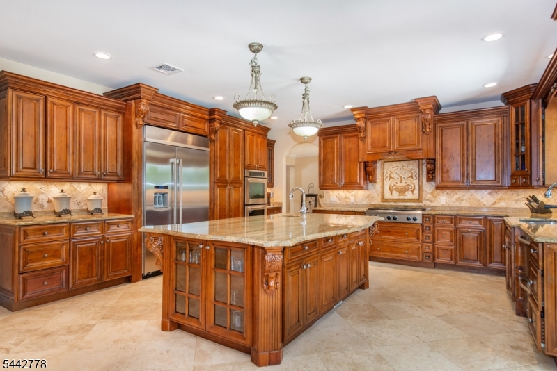 16 Cheri Ln