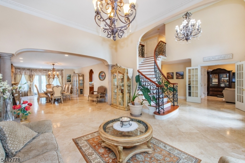 16 Cheri Ln
