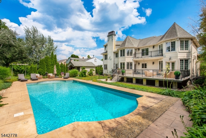 16 Cheri Ln
