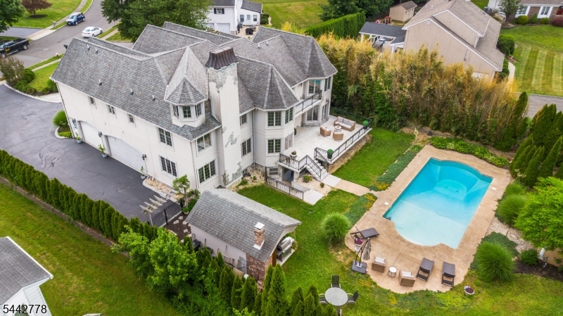16 Cheri Ln