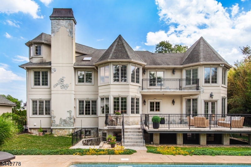 16 Cheri Ln