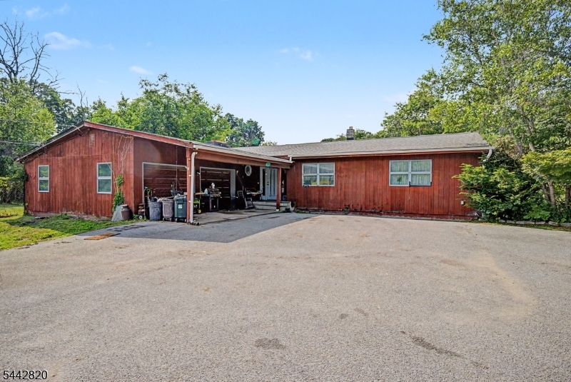 15 Plotts Rd
