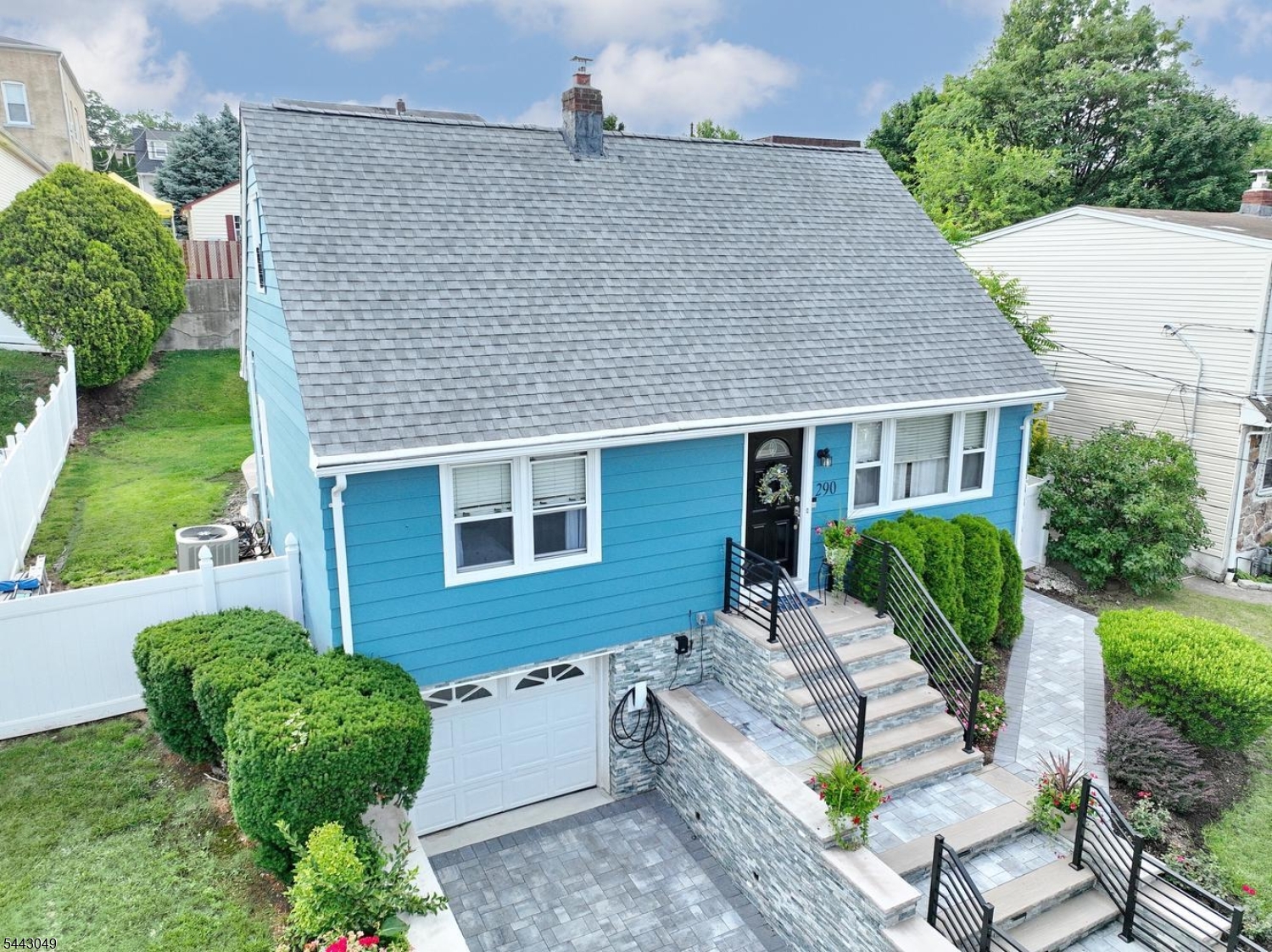 290 Malcolm Ave