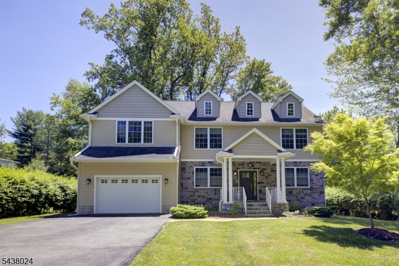 8 Phyllis Pl