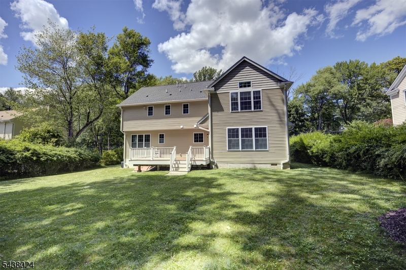 8 Phyllis Pl