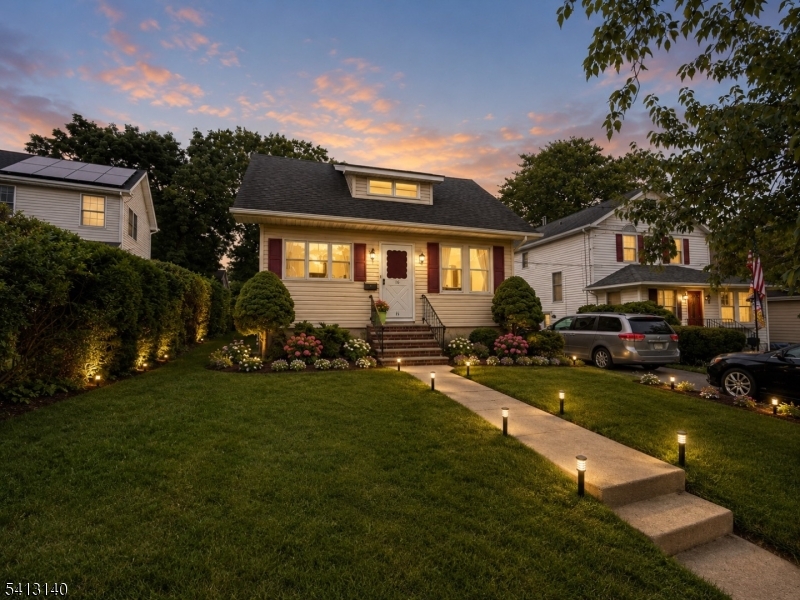 16 Elizabeth Ave