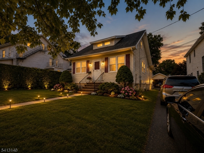 16 Elizabeth Ave