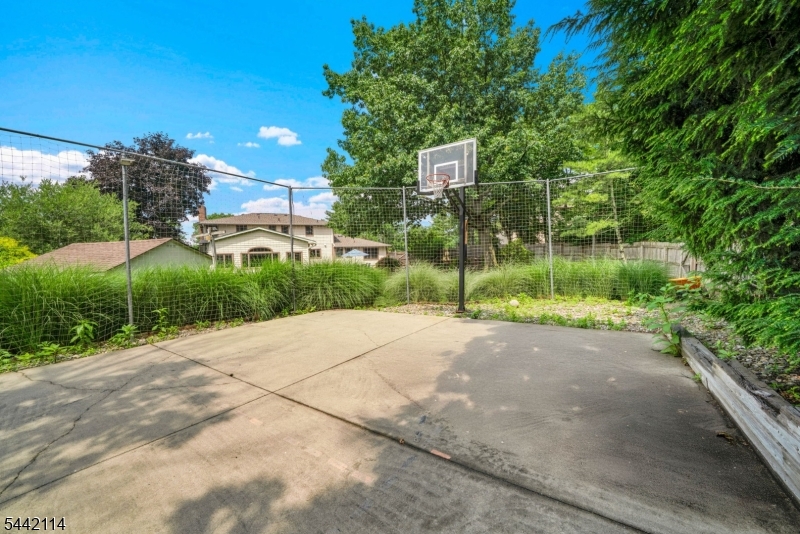 179 Konner Ave