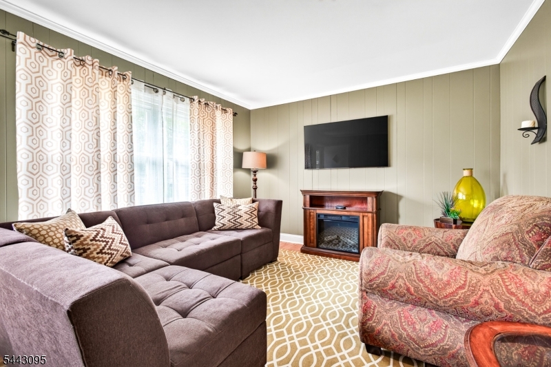448 Warfield Rd