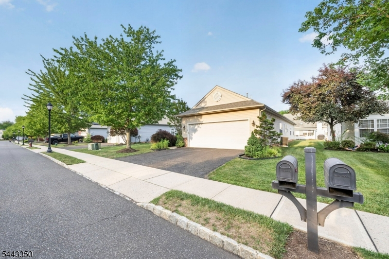 14 Daulton Dr