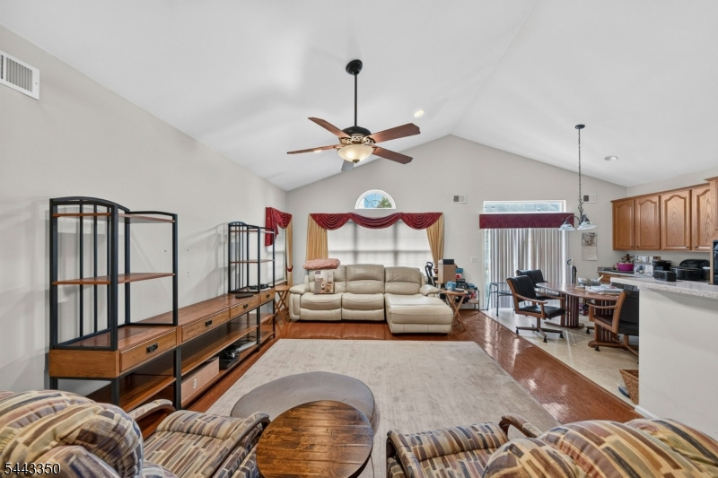 14 Daulton Dr