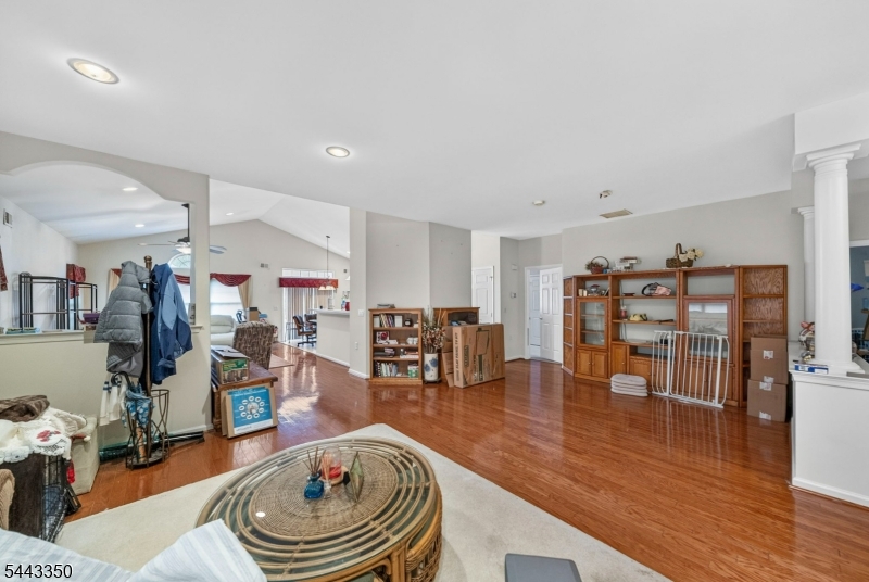 14 Daulton Dr