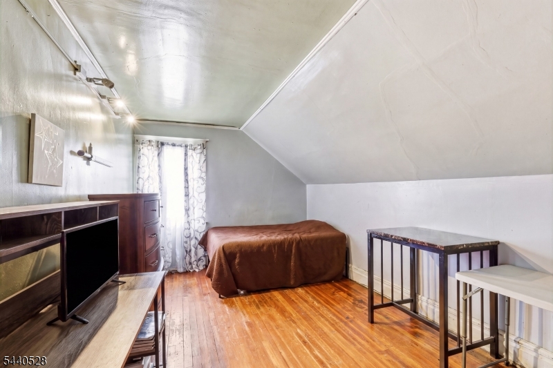 569 Berkeley Ave