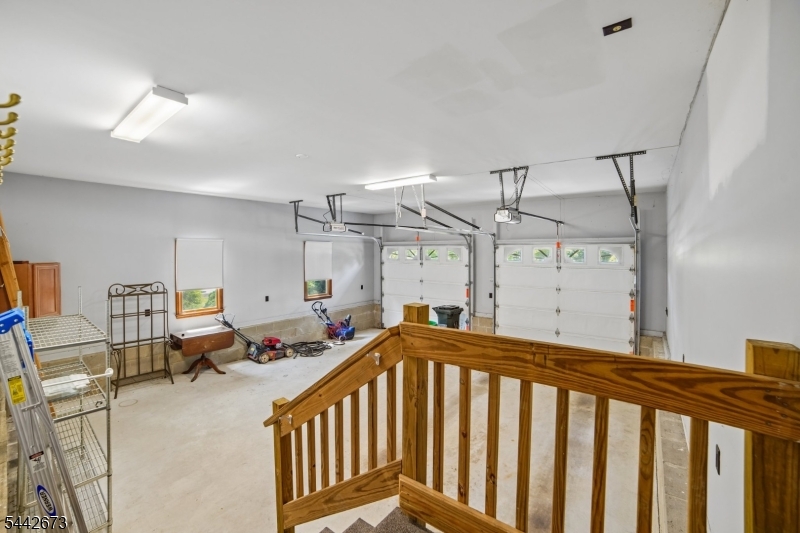 28 Nye Ave